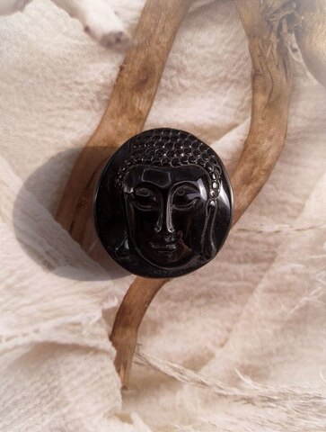 Индошинит, изображение Будды