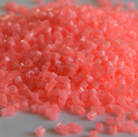 DB-1856 Бисер цилиндрический Миюки делика 11/0 Фламинго шелк, окрашен внутри /Miyuki delica 11/0 Silk Inside Dyed Flamingo