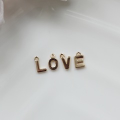 Слово из букв LOVE в позолоте