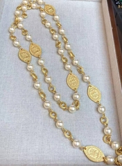 52319-kole-cepochka-dlinnaya-chanel-s-podveskami