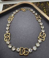 kole-choker-dolce-g-s-kristallami-i-podveskami-logo