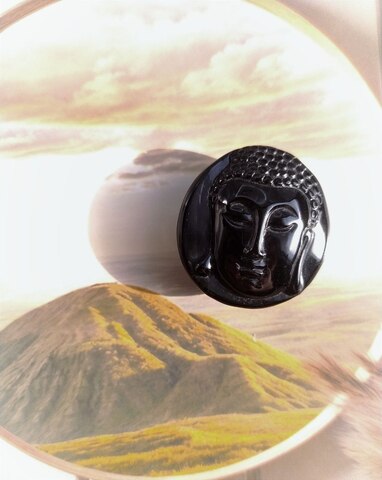 Индошинит, изображение Будды