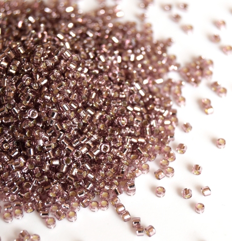 DB-0146 Бисер цилиндрический Миюки делика 11/0 /Miyuki delica 11/0 лиловый с внутренним серебрением