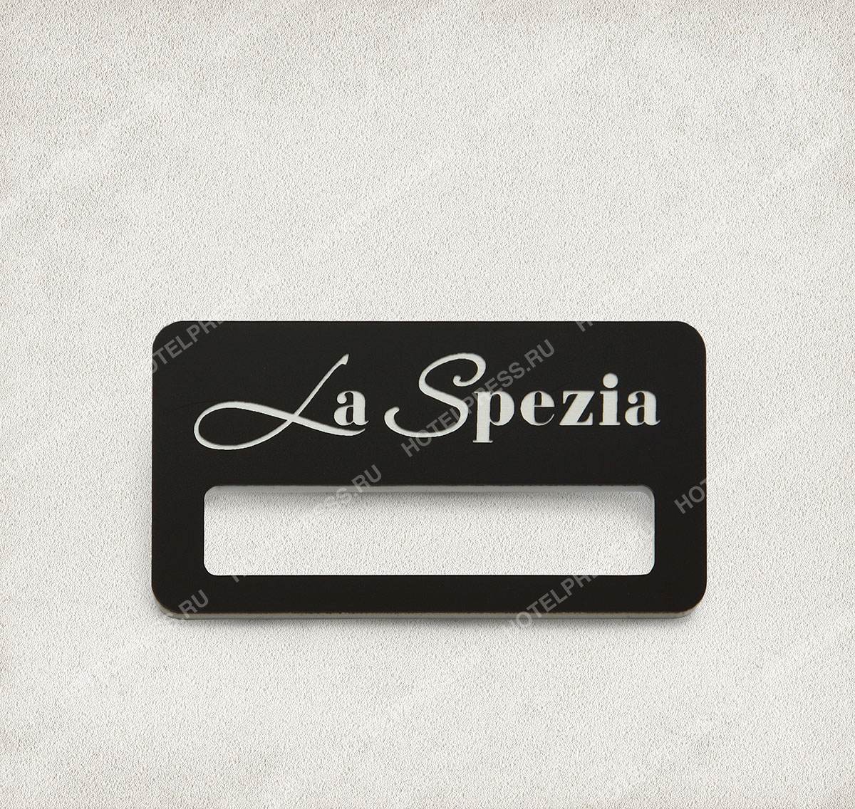 Бейдж из двухслойного пластика кафе-пиццерии La Spezia