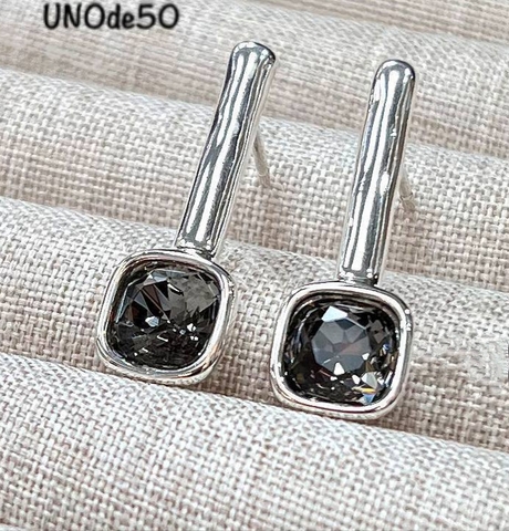 Серьги UNO de 50 с квадратными вставками