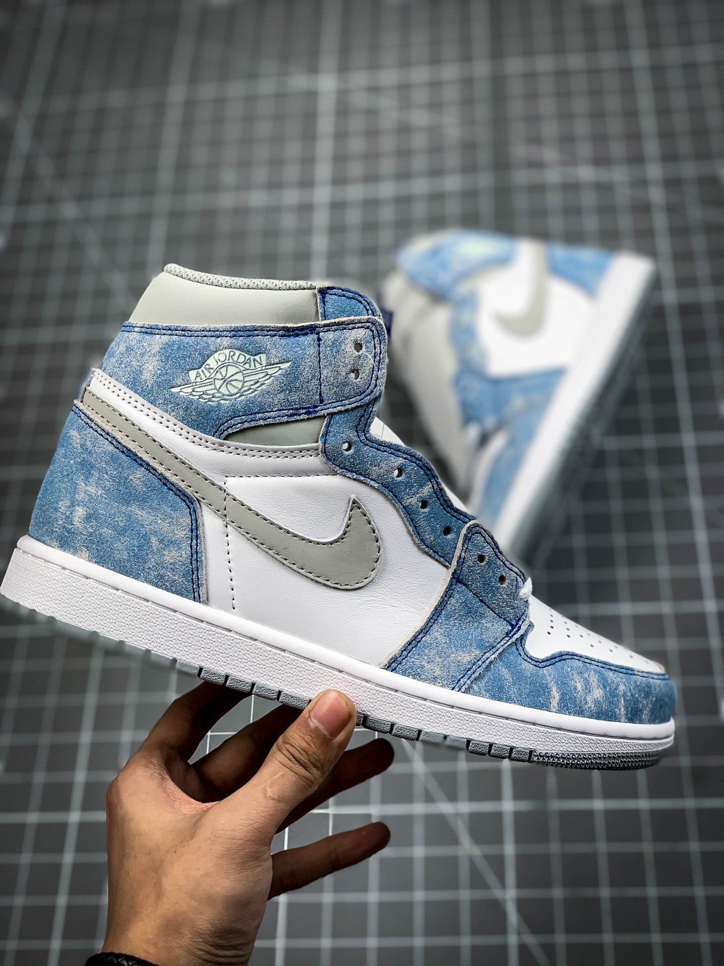 hyper royal smoke gray