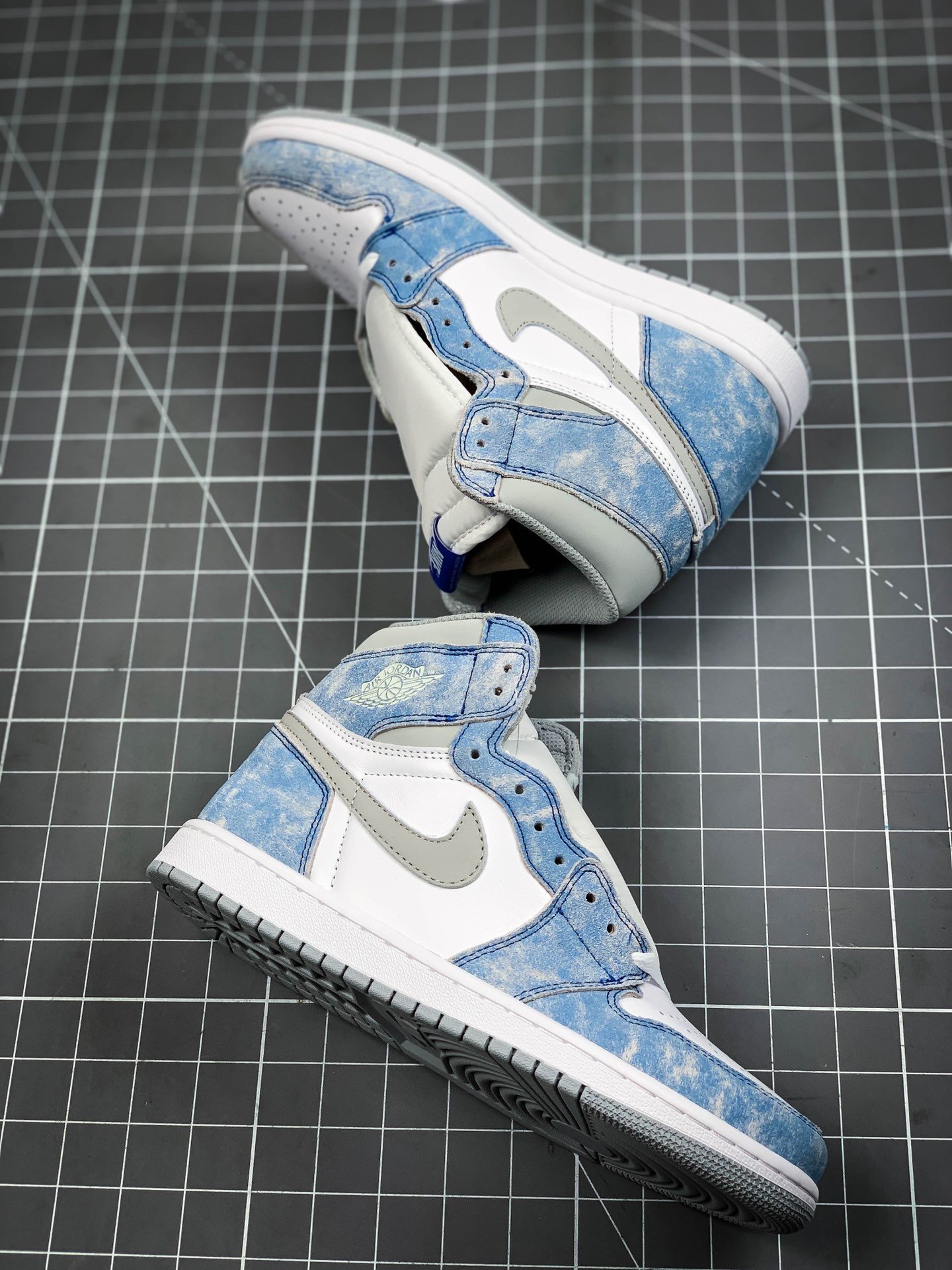 hyper royal smoke gray