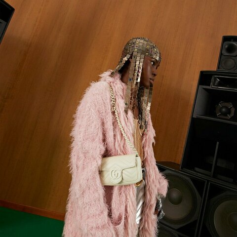 Поясная сумка Gucci с логотипом GG Marmont кремовый