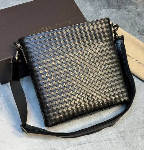 Сумка кожаная Bottega Veneta через плечо