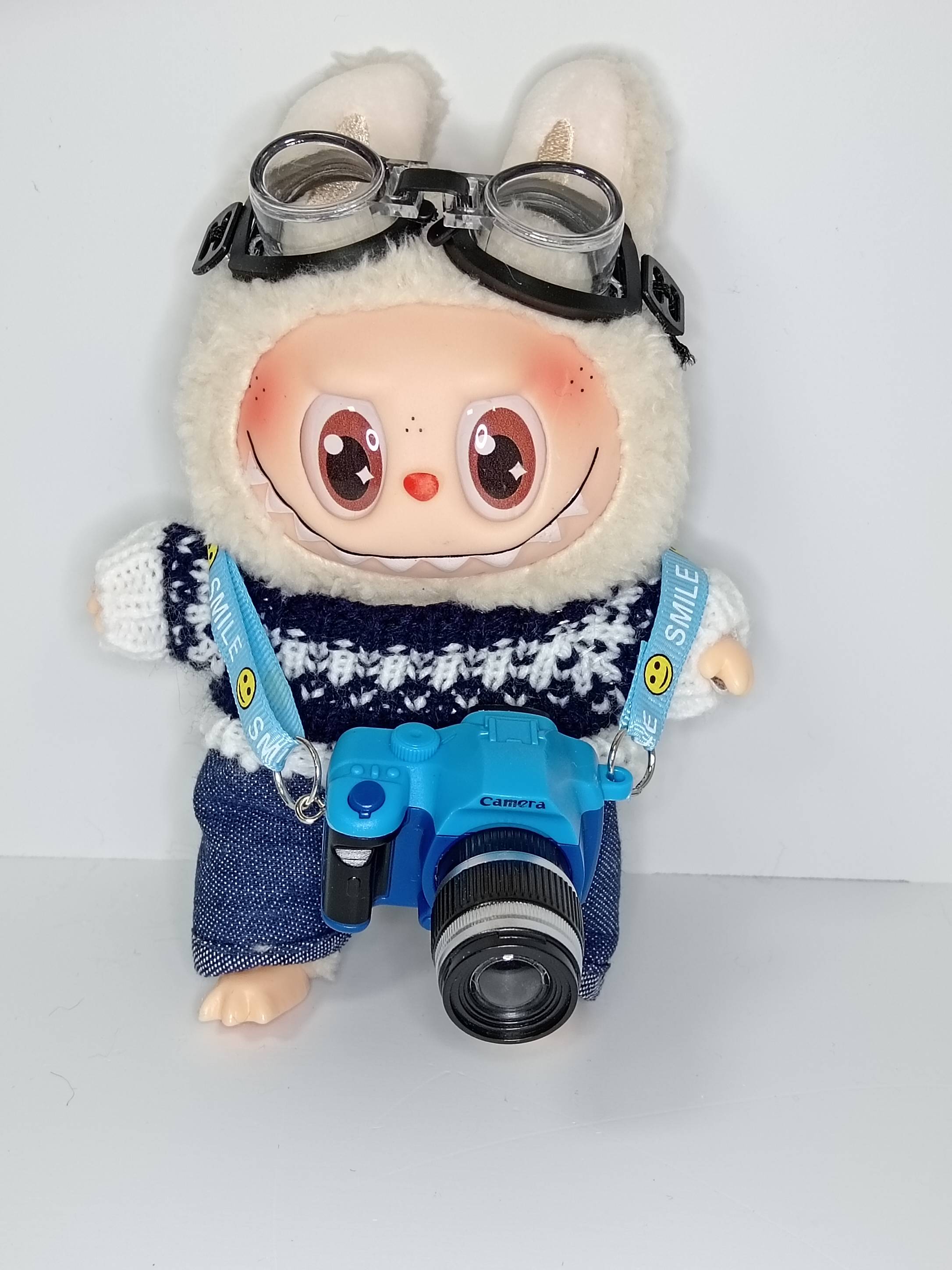 Мягкий брелок Лабубу с фотоаппаратом