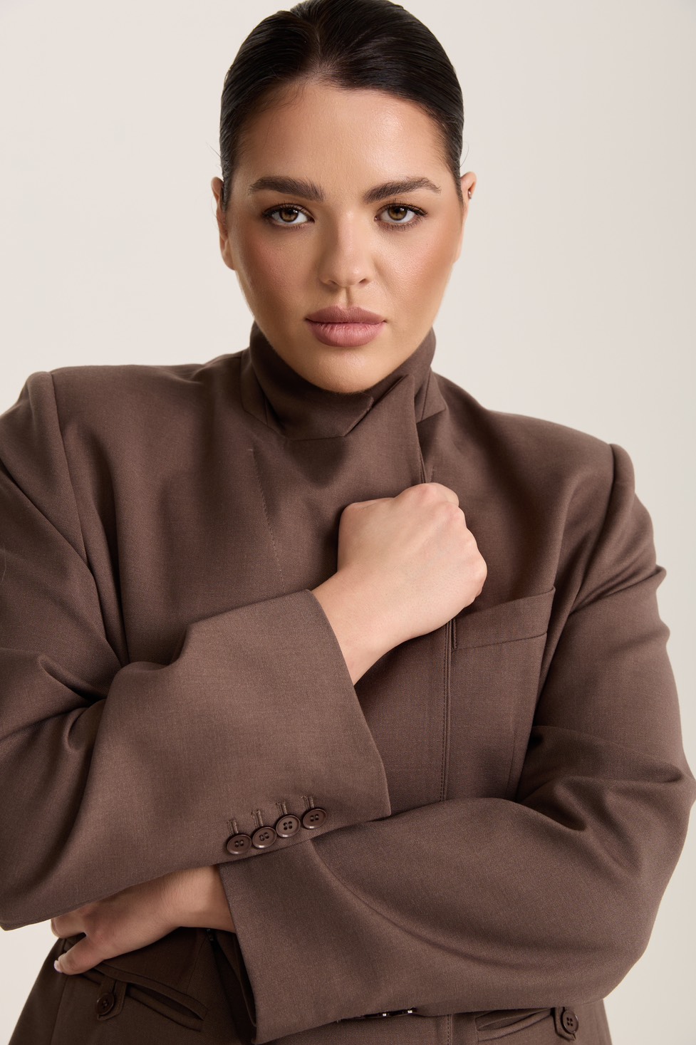 Жакет двубортный с имитацией пояса, мокко