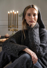 Описание по вязанию худи спицами "Svarta"