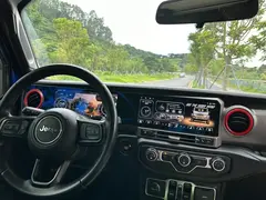 Магнитола + Приборка для Jeep Wrangler (2018-2021) Android 12 8/128GB QLED DSP 4G модель ZH-J1301B (чёрная)