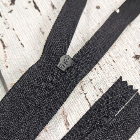 Молния неразъемная пластиковая CHRISTOPHER KANE 80 см черная