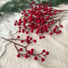 Ягоды красные искусственные на ветке, гроздь 16-17 ягод, 8 мм., набор 10 шт.