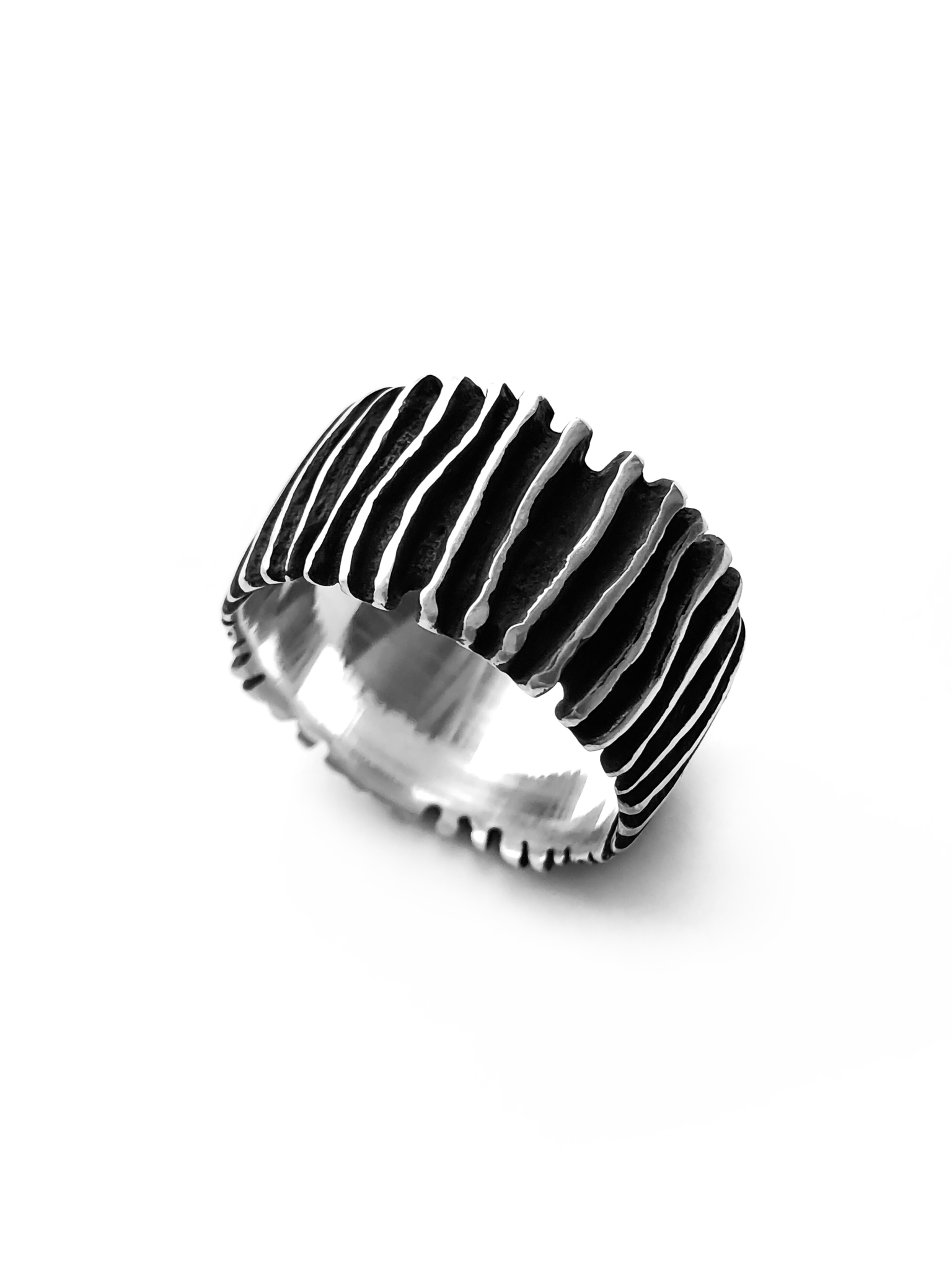 Серебряное широкое кольцо «Зебра» с чернением
