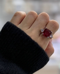 Кольцо с цветными кристаллами в огранке квадрат