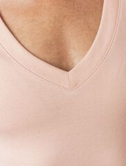 Футболка из плотного трикотажа с плетением риб 1*1  D49.126 (130385)