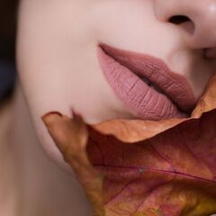 Блеск для губ суперстойкий SUPER STAY Million kisses тон 222 холодная корица