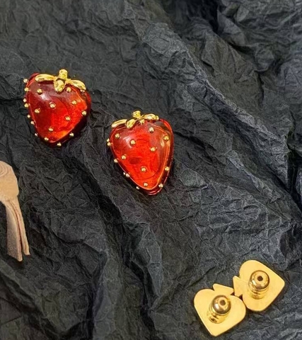 sergi-pusety-klubnichki-gucci