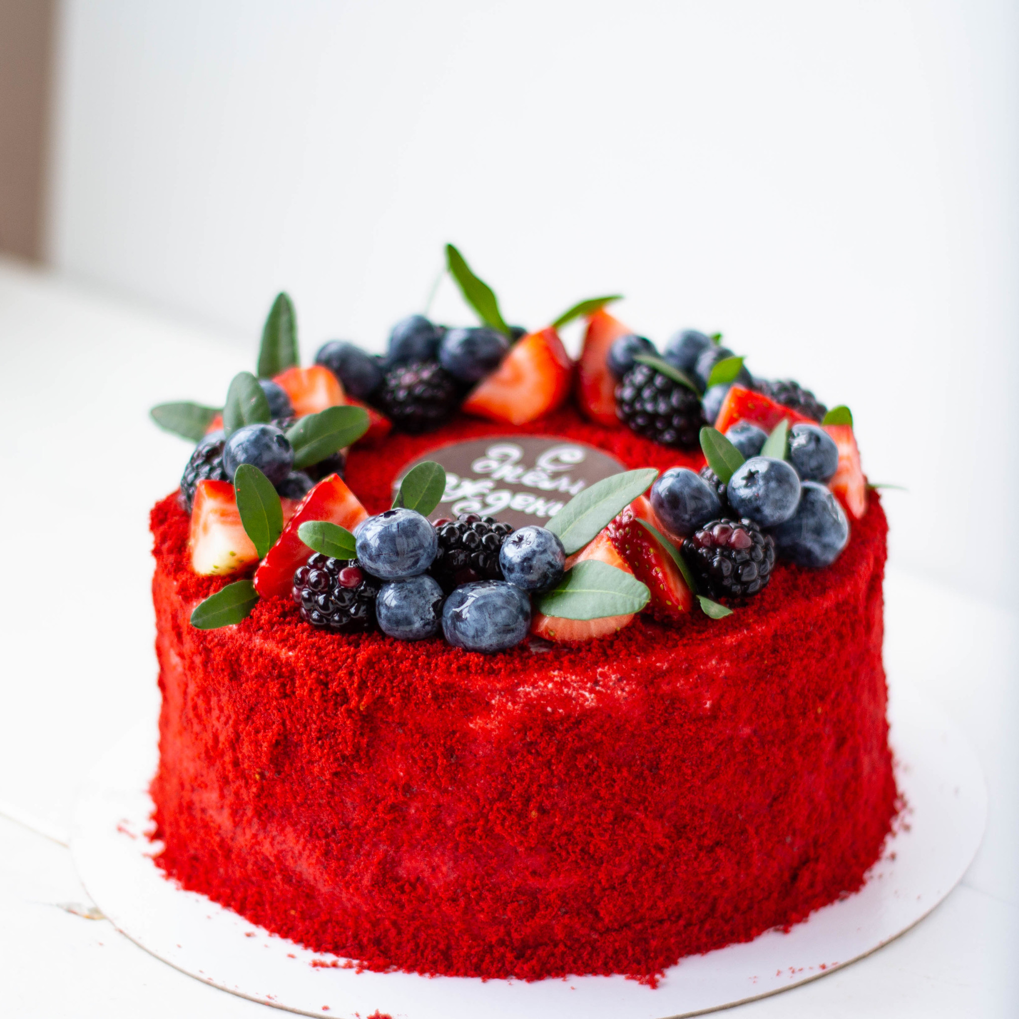 Варианты украшения торта красный бархат фото