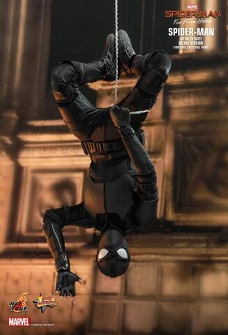 Фигурка Человек паук масштаб 1/6 Человек-паук Вдали от дома Hot Toys Deluxe Version
