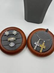 Крест GRAFF из серебра 925 пробы на цепочке с желтыми цирконами бриллиантовой огранки