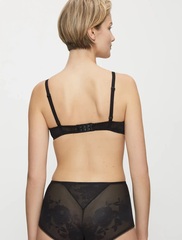 Бюстгальтер спейсер на косточках Triumph Wild Rose Sensation WP | Черный