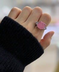 Кольцо с цветными кристаллами в огранке квадрат