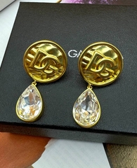 sergi-dolce-s-podveskoj-kaplej