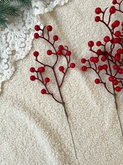 Ягоды красные искусственные на ветке, гроздь 16-17 ягод, 8 мм., набор 10 шт.