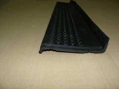 Накладка порога УАЗ-3163 передняя левая (резина)