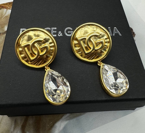 sergi-dolce-s-podveskoj-kaplej