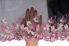 Вышивка на сетке черная/фуксия (правая) 19 см
