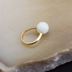 Кольцо Perlus. Белый нефрит, золочение