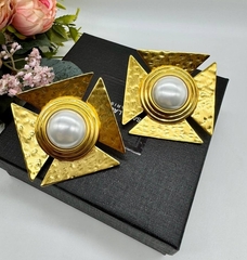 27342-sergi-klipsy-krupnye-kvadraty-iz-latuni-ysl