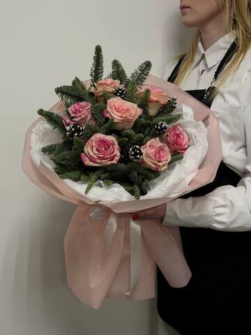 новогодний букет с розой эквадор