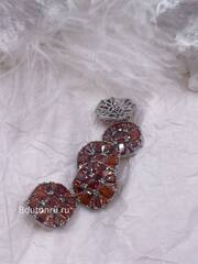 Пуговицы серебристые с красными (оранжевыми) цирконами