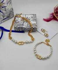 Браслет CDior из жемчуга с подвеской лого