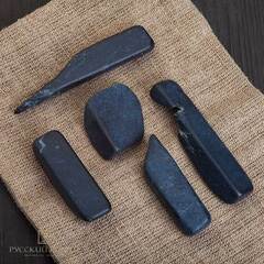 Камень натуральный галтовка. Чёрный нефрит.