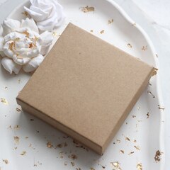 Упаковка, коробка для украшений с ложементом 9*9 см, 1 шт, бежевая, КР043