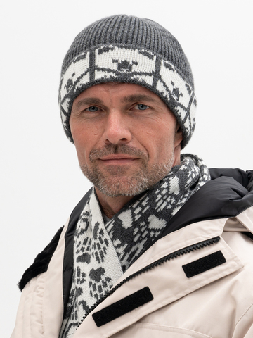 Утеплённая шапка «7 Русских Медведей» с флисовой подкладкой, серого цвета с белым рисунком / Распродажа