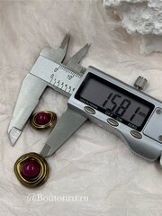 Пуговицы бронзовые неровной формы с розовым (красным) камнем