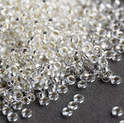 SPR-0001 Бисер-разделитель 2.2*1мм прозрачный с серебристой линией/ Spacer beads 2.2*1mm crystal silver lined