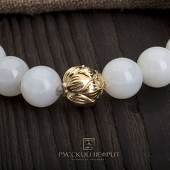 Браслет из белого нефрита "Лотос". Д 10мм.