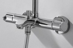 ДУШЕВАЯ КОЛОННА С ТЕРМОСТАТИЧЕСКИМ СМЕСИТЕЛЕМ ДЛЯ ВАННЫ И ВЕРХНИМ ДУШЕМ BRAVAT WATERFALL F639114C-A5-RUS