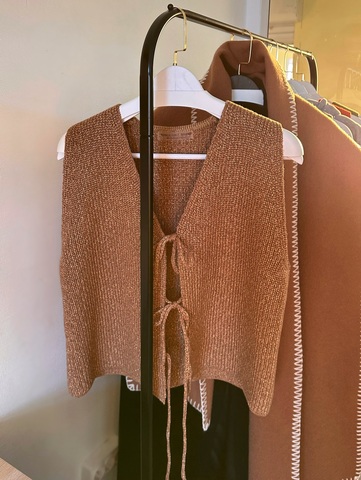 Жилет в стиле Hand Made из 100% мериноса бежевый с люрексом