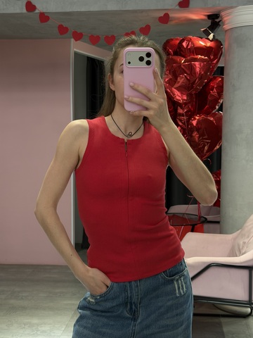 Топ на замке красный