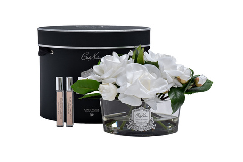 Букет роз ароматизированный и спрей 10мл Cote Noire Oval White в вазе с серебряным декором