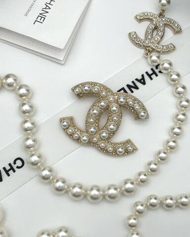 Брошь Chanel с жемчугом